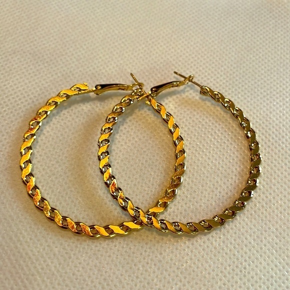 5 Pair Earring Set - Goldtone - Large Hoops NWOT - Picture 3 of 6
